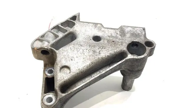 Volkswagen PASSAT B8 Engine mounting bracket 04L199207