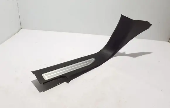 Chevrolet Silverado Front sill trim cover 84874296