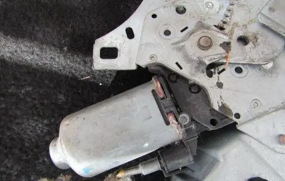 Front door window regulator motor