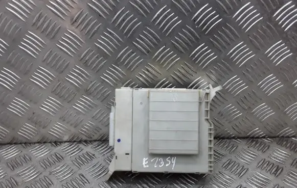 Lexus IS 220D-250-350 Fuse module 8267253041