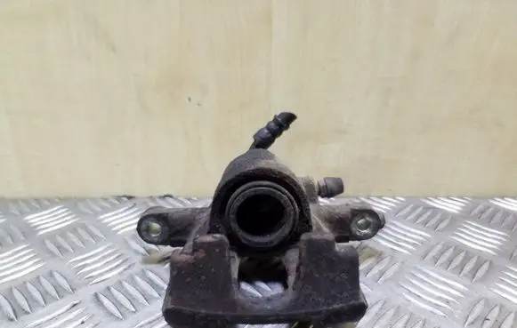 Honda CR-V Rear brake caliper