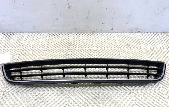 Volkswagen Jetta VI Front bumper lower grill 5C6853677A