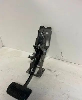 Subaru Legacy Brake pedal 610307E