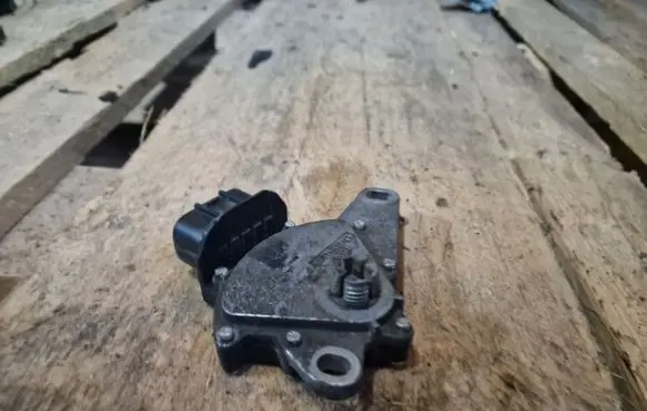 Toyota Camry Gear selector 8454052010