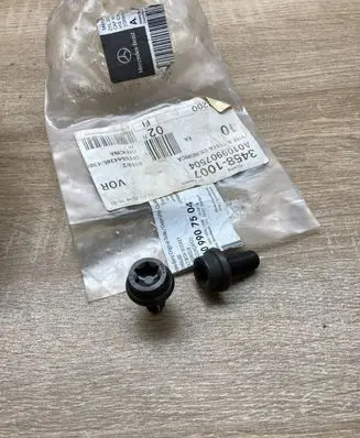 Mercedes-Benz E W212 Nuts/bolts 0109907504 2PCS