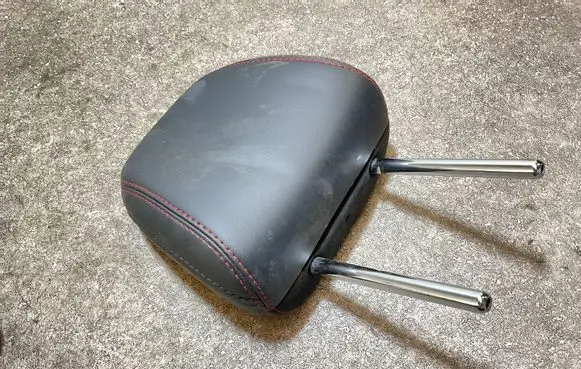 Ford Mach-E I Rear seat headrest 