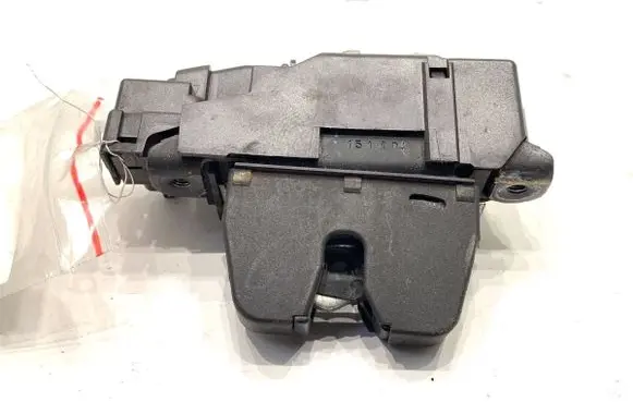 Citroen DS4 Tailgate exterior lock 9684648680