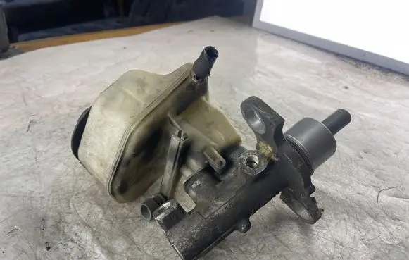 Opel Vectra C Master brake cylinder 32067070 320670701