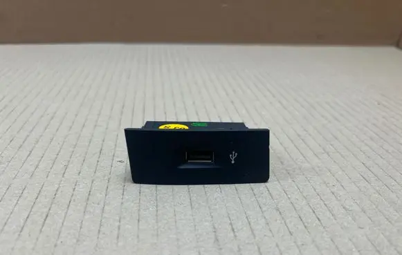 Volkswagen Transporter - Caravelle T6 USB socket connector 7E1857200