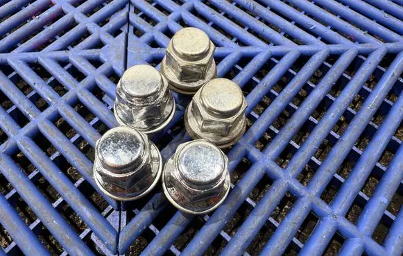 Lexus CT 200H Nuts/bolts 