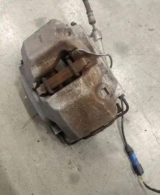 BMW 5 G30 G31 Front brake caliper 688583901 L06089889