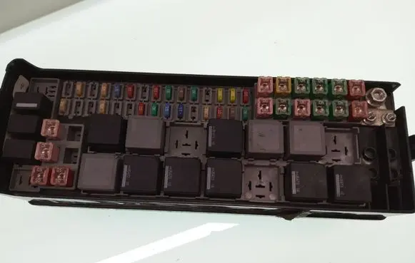 Land Rover Discovery 3 - LR3 Fuse module