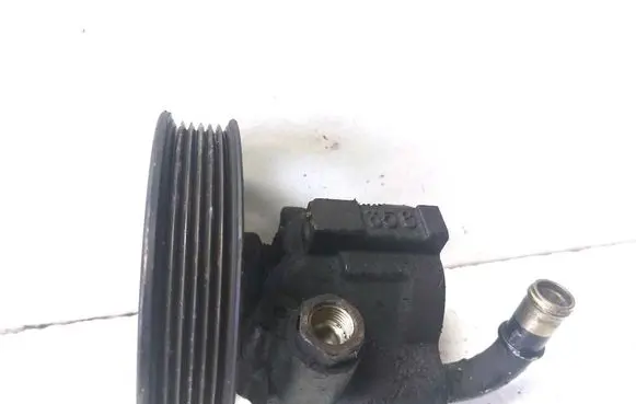 Opel Omega B2 Power steering pump 26025012