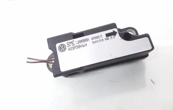 Volkswagen PASSAT B5 Airbag deployment crash/impact sensor 1J0909606N