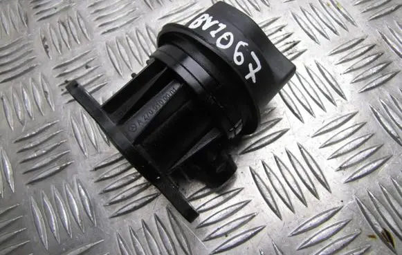 Mercedes-Benz CLA C117 X117 W117 Oil fill pipe A2700100001 BV1067