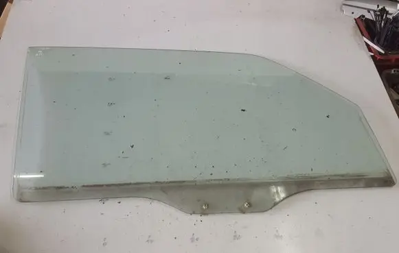 Mitsubishi Pajero Sliding door window/glass 