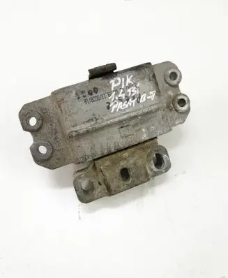 Volkswagen PASSAT B7 Engine mount bracket 1K0199555