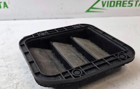Honda CR-V Quarter panel pressure vent 75450