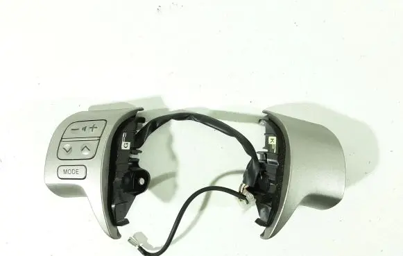 Steering wheel buttons/switches