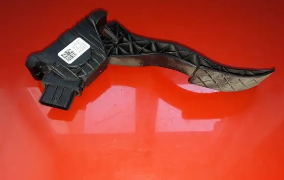 Skoda Octavia Mk3 (5E) Accelerator throttle pedal 5Q1721503F 6PV01062100