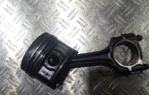 Mercedes-Benz E W210 Piston with connecting rod 8976g