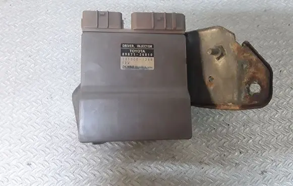 Toyota Avensis Verso Fuel injection control unit/module 8987126010