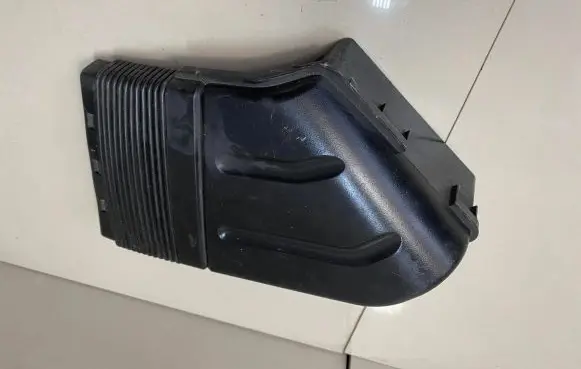 Audi A4 S4 B7 8E 8H Air intake duct part 8E0129617D