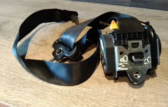 Mercedes-Benz B W245 Front seatbelt