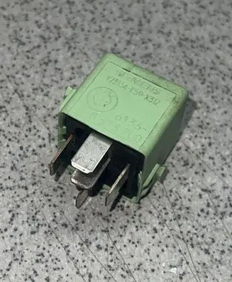 BMW 5 E39 Other relay 8373700