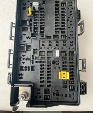 Dodge Durango Fuse module P68137440AC 16238DA