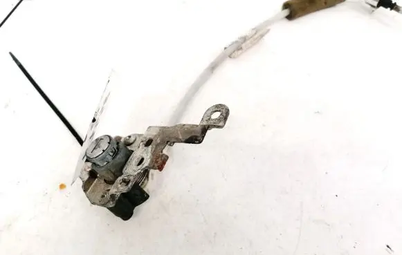 Honda CR-V Front door lock (next to the handle) 