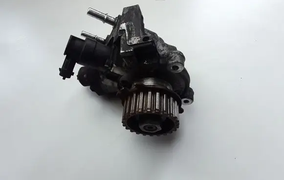 Peugeot Partner Fuel injection high pressure pump 9811347380