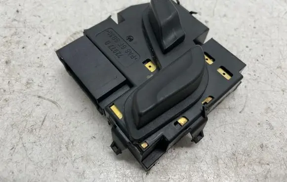 Mercedes-Benz E W212 Seat control switch A2048701858