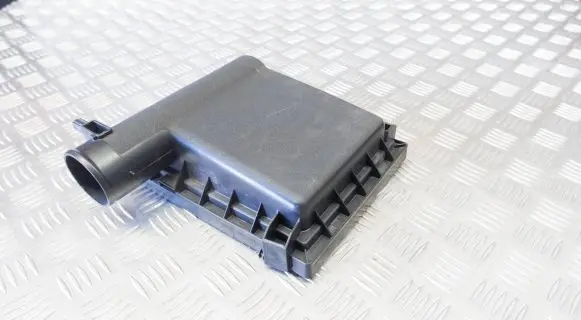 Toyota Prius+ (ZVW40) Air filter box cover 1770537121 1781237030