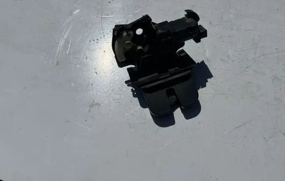 Audi A6 S6 C6 4F Tailgate/trunk/boot lock/catch/latch 8P4827505B