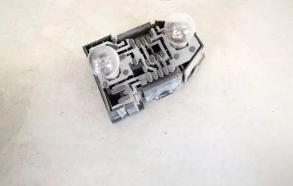 Volkswagen PASSAT B3 Tail light bulb cover holder 333945257