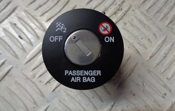 KIA Ceed Passenger airbag on/off switch 