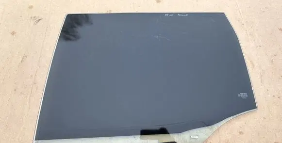 Nissan Terrano Rear door window glass 823011F260
