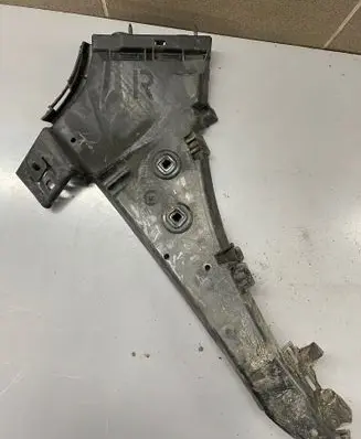 Audi Q7 4L Front bumper mounting bracket 4L0807284B