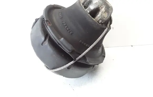 Volvo V70 Engine mount bracket 8683936