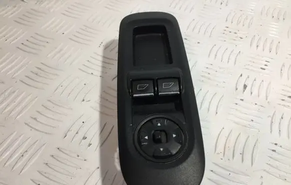 Ford Mondeo MK IV Electric window control switch 7S7T14A132CB