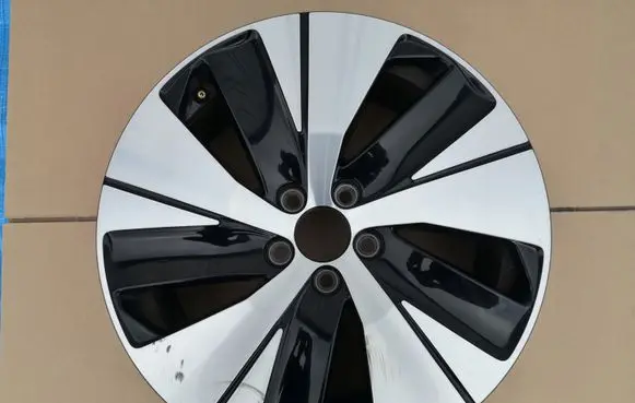 Volvo XC40 R18 alloy rim 31680403