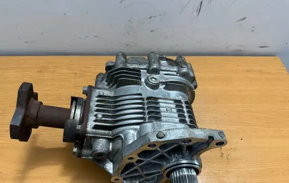 Nissan X-Trail T32 Gearbox transfer box case 331004BD0A 4BD0A