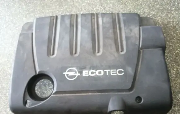 Opel Zafira B Engine cover (trim) 315829598