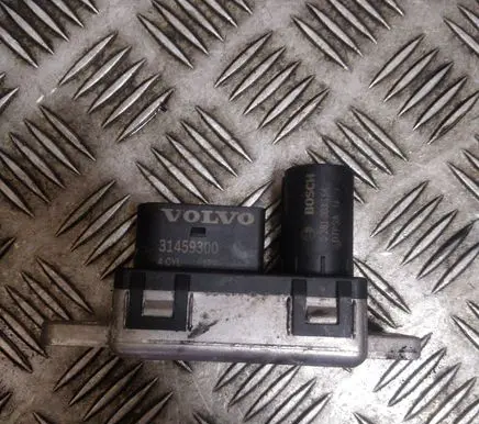 Volvo XC90 Glow plug pre-heat relay 31459300