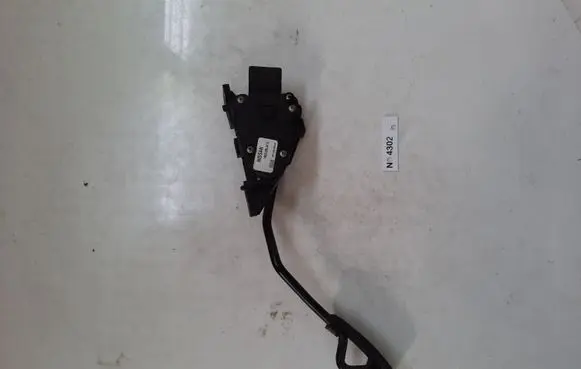 Nissan Almera Tino Accelerator throttle pedal 18002BU410