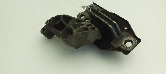 Nissan X-Trail T30 Engine mount bracket F6036100