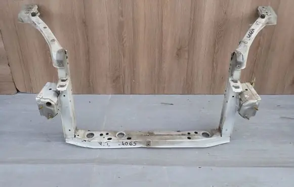 Toyota Yaris Front bodywork piece 