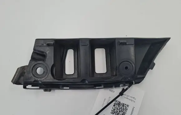 Volkswagen Tiguan Fender mounting bracket 5N0807184