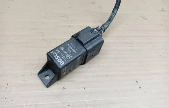 Skoda Yeti (5L) Glow plug pre-heat relay 038907281D